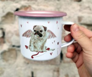 Zamilovaný plecháček s mopsíkem