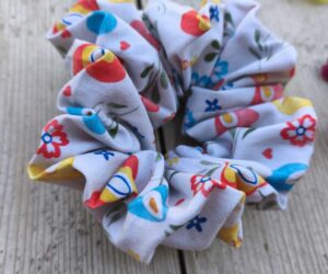 Folklórní scrunchie